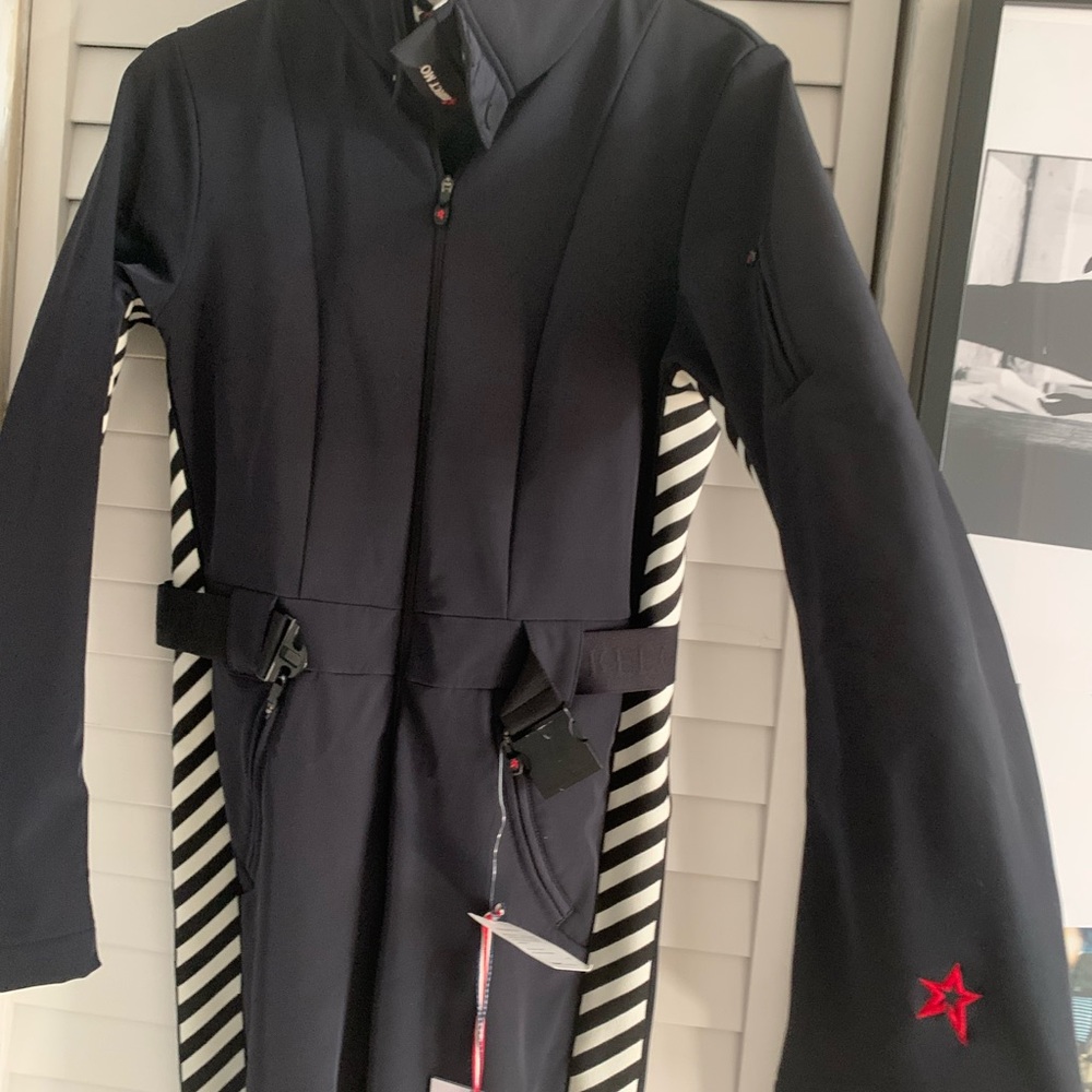 Perfect Moment
Aspen Ski Suit Back, Size M